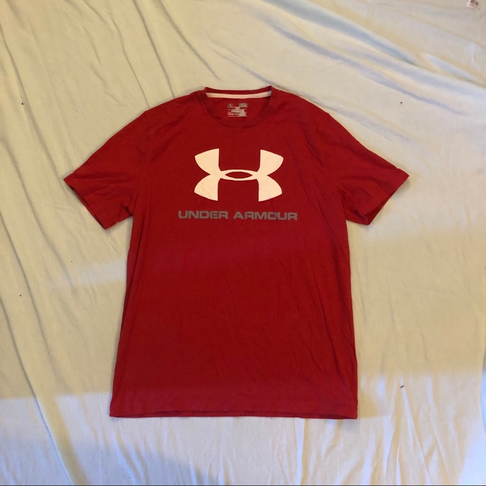 Medium Red Under Armor Tee